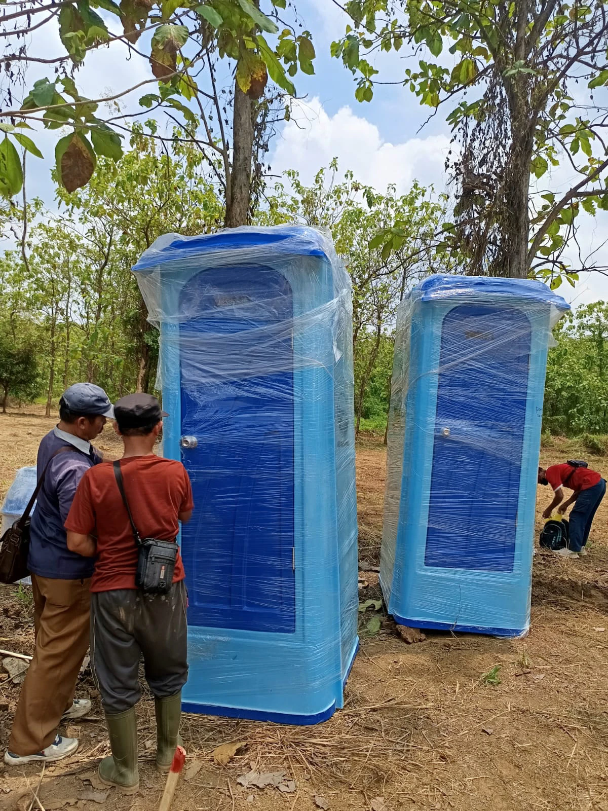 Portable toilet fiberglass dari PT Bioklin Teknologi Cemerlang vendor jual portable toilet terpercaya