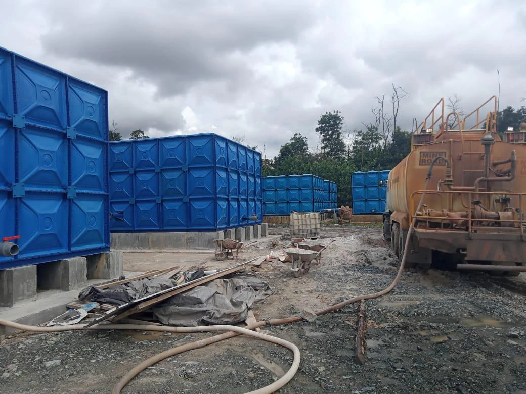 tangki air 10000 liter fiberglass PT. Bioklin Teknologi Cemerlang di rooftop gedung
