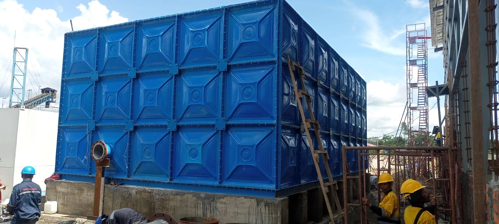 Tangki air hotel berbahan panel FRP untuk sistem penyimpanan air gedung